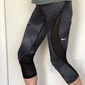 Nike leggings! Chic cutout pattern 3/4 length